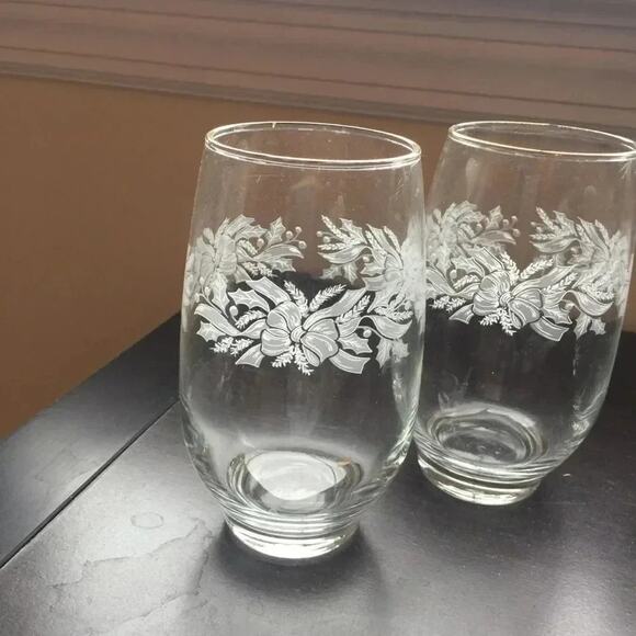 Vintage 80s Libbey Holiday Accents "Ribbons & Bows" tumblers - Picture 2 of 5